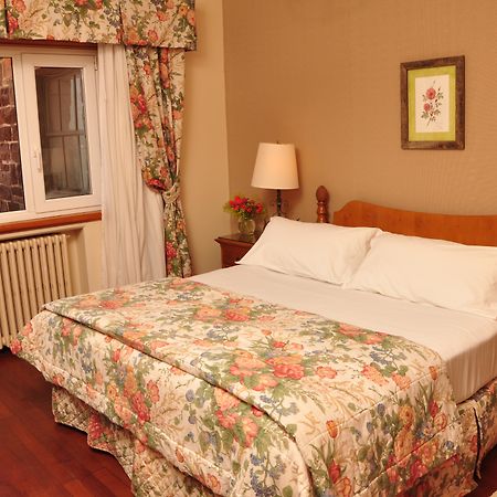 Llao Llao Resort, Golf-Spa San Carlos de Bariloche Rom bilde A guest room at the hotel