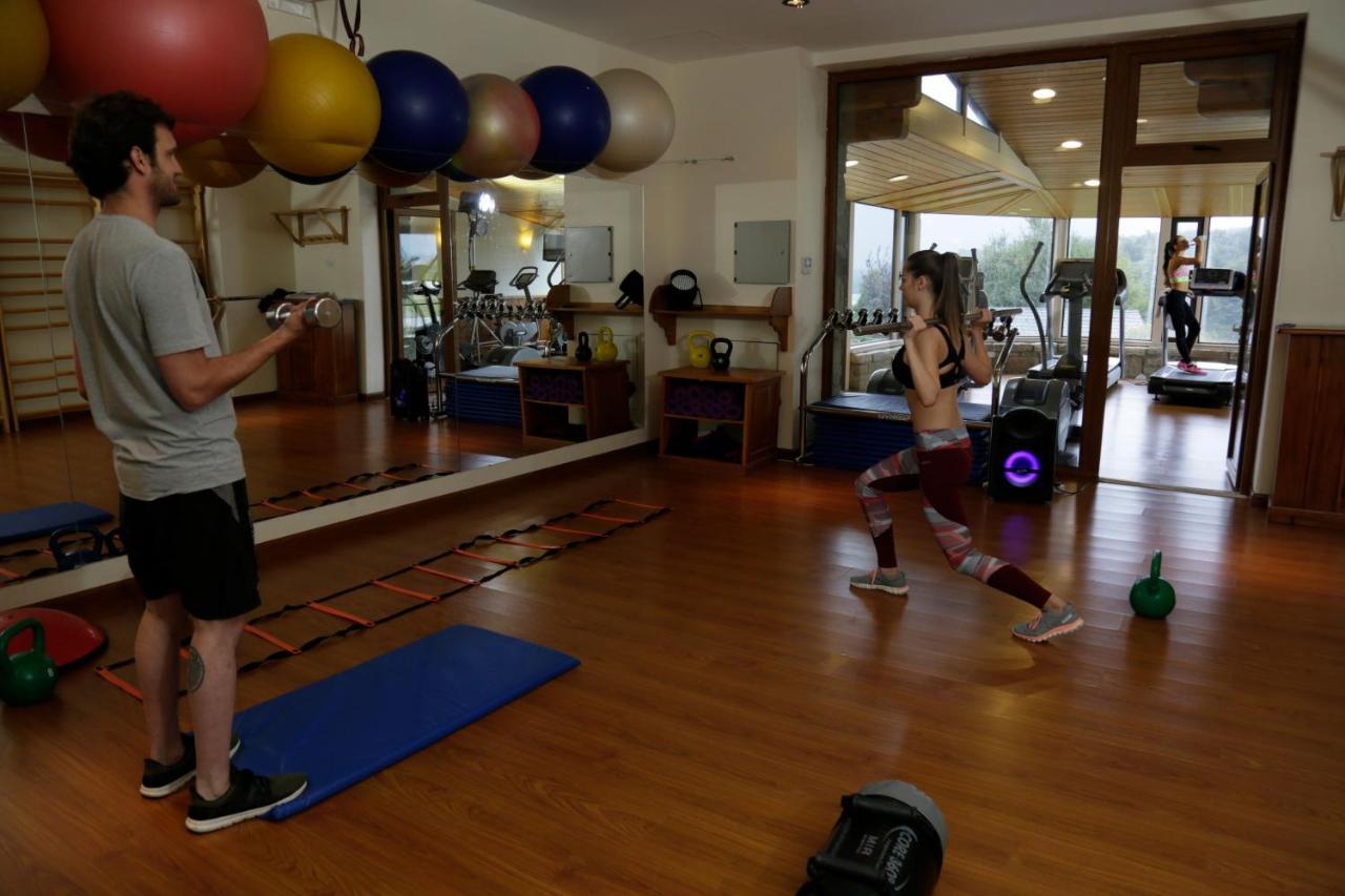 Llao Llao Resort, Golf-Spa San Carlos de Bariloche Eksteriør bilde A personal trainer working with a client