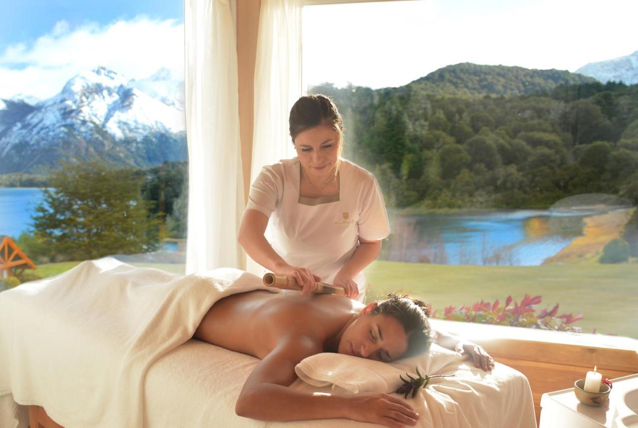 Llao Llao Resort, Golf-Spa San Carlos de Bariloche Eksteriør bilde A massage therapist working on a client
