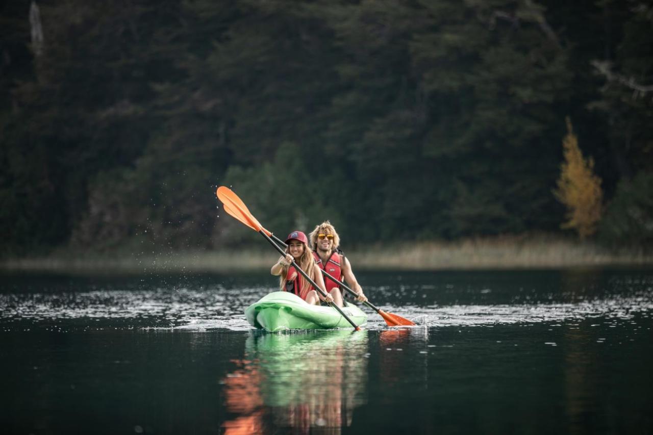 Llao Llao Resort, Golf-Spa San Carlos de Bariloche Eksteriør bilde Kayaking on the lake