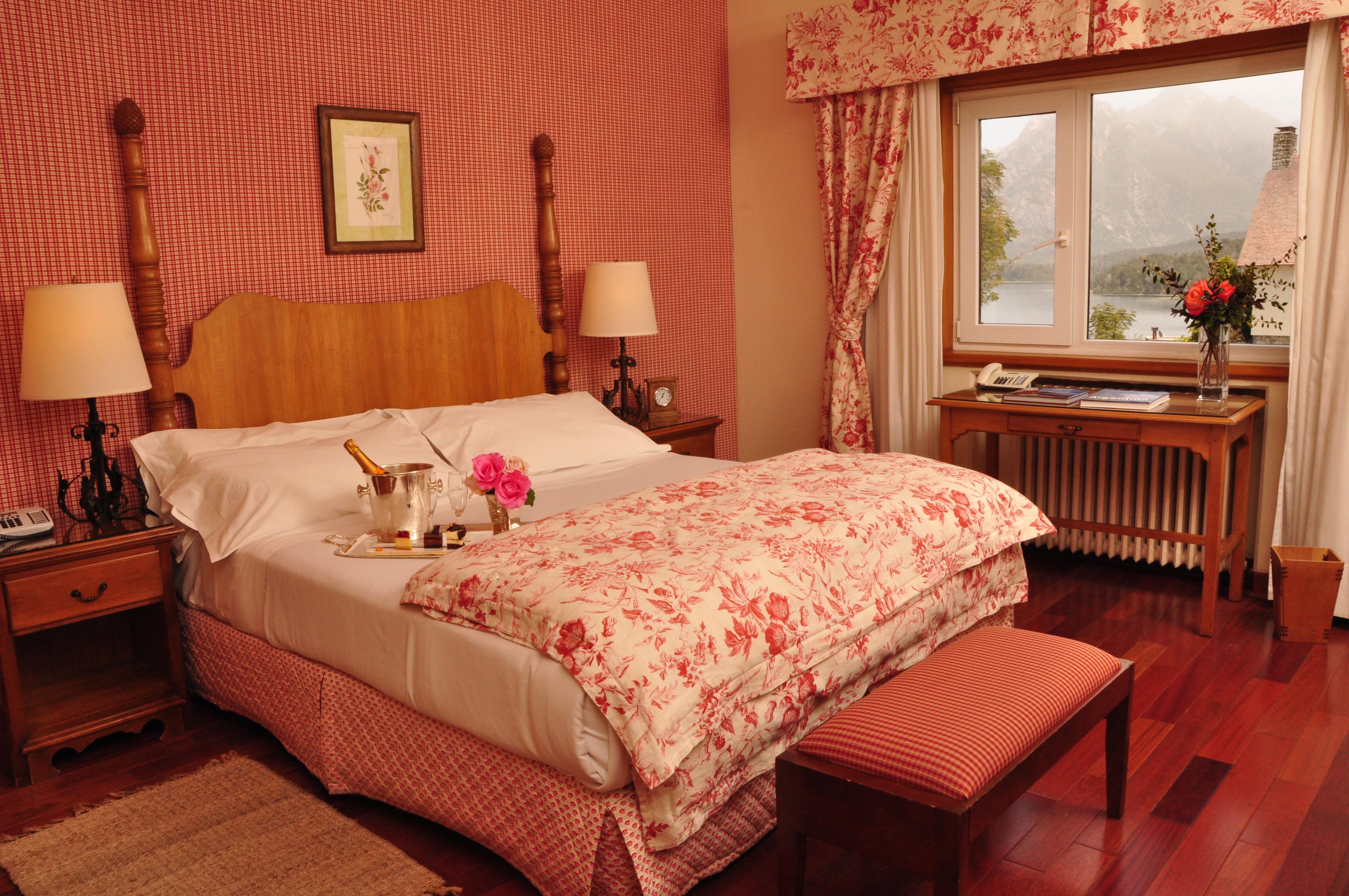 Llao Llao Resort, Golf-Spa San Carlos de Bariloche Eksteriør bilde A bedroom at the Killarney International Hotel