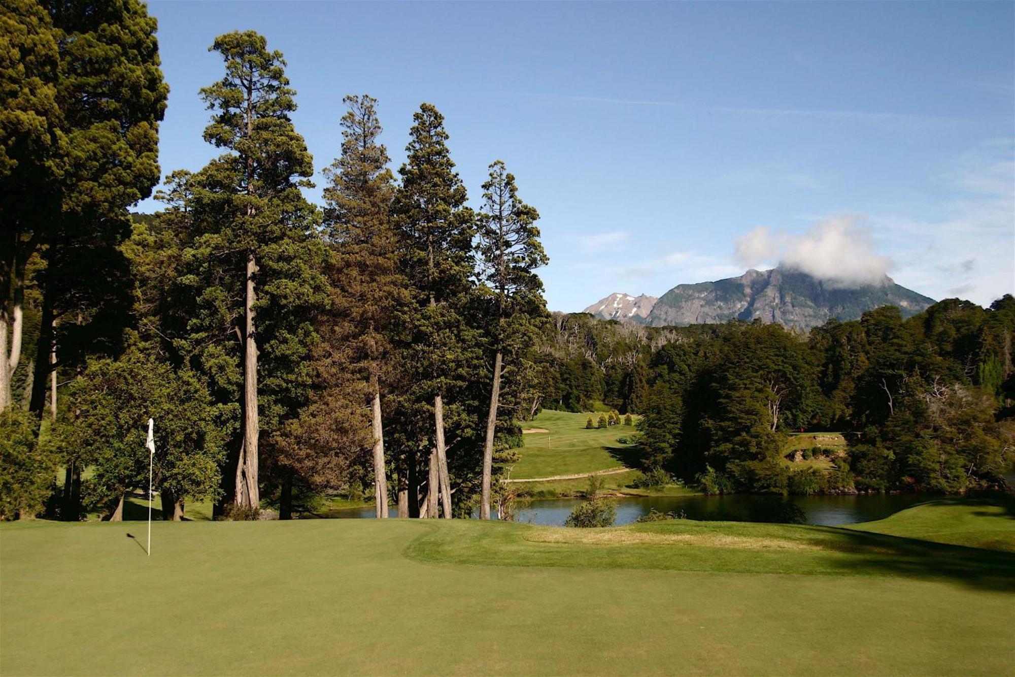Llao Llao Resort, Golf-Spa San Carlos de Bariloche Eksteriør bilde Golf course at the Sun Mountain Lodge