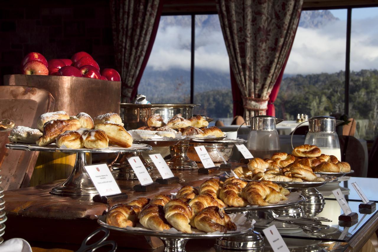 Llao Llao Resort, Golf-Spa San Carlos de Bariloche Eksteriør bilde A buffet at a hotel